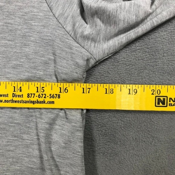 Under Armour Shirt Women Medium Grey HeatGear Long Sleeve Open Back Athletic NEW - Picture 6 of 11